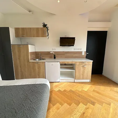Grande Maison Avec Jacuzzi - 25 Personnes - Wifi *