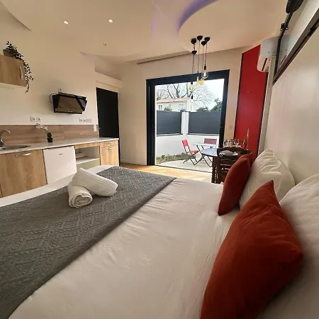 Grande Maison Avec Jacuzzi - 25 Personnes - Wifi * ヴィルナーヴ・ドルノン