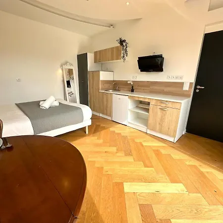 Grande Maison Avec Jacuzzi - 25 Personnes - Wifi * ヴィルナーヴ・ドルノン